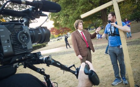 YouTube star warns about the dangers of new media poses to press legitimacy