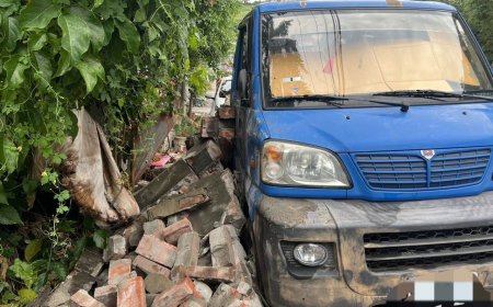 台中清水農會圍牆「整片垮下來」2車慘被砸　現場畫面曝光