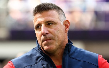 Patriots coach Mike Vrabel offers blunt reaction to players' request for release: 'That's news to me'