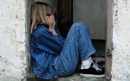 第一次見面少女遭網友襲胸！尿遁逃離　他辯：我易怒失控推人