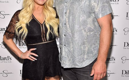 Jessica Simpson and Ex Eric Johnson Reunite for Las Vegas Flight