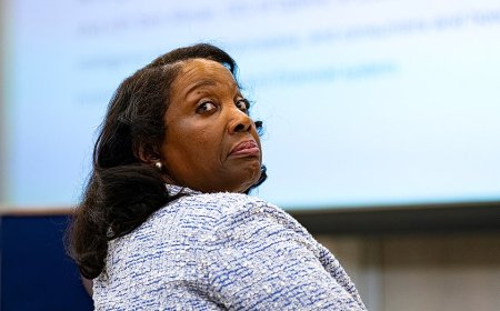 Lawyers for Cook, DOJ trade blows at high-stakes clash over Fed firing