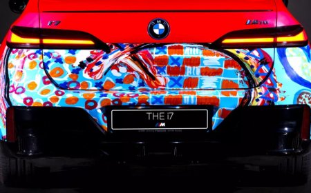 韩国 83 岁艺术大师李健镛改造宝马 i7，将其打造成可行驶的艺术品