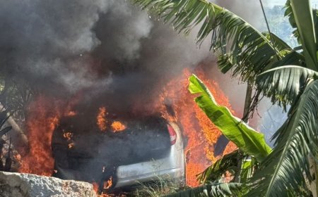 台南後壁自小客車自撞起火！　2人受傷送醫