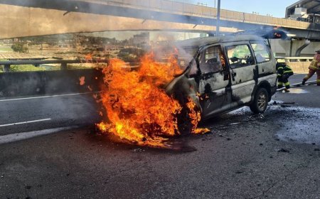 台1線小貨車突冒煙！引擎竄火舌燒剩骨架　驚險畫面曝