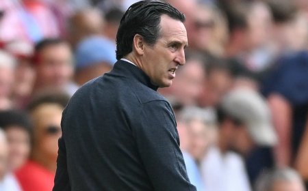 Aston Villa in talks to sign former Manchester United defender ahead of transfer deadline