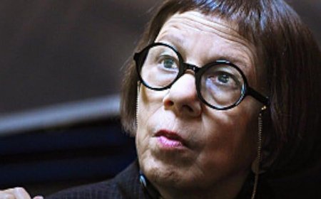 Oscar Winner Linda Hunt Looks 'Frightening' In Rare Public Outing