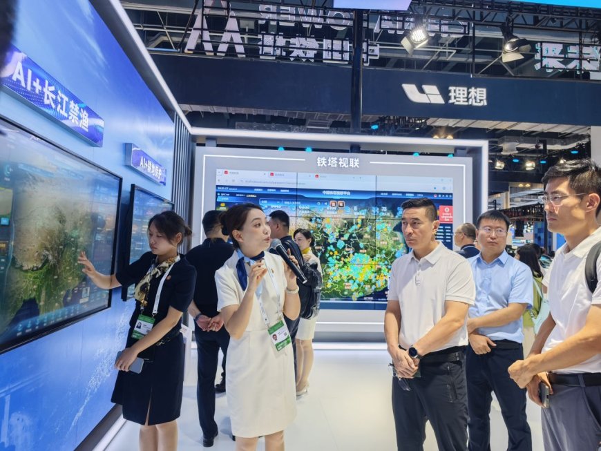 世界人工智能大会：初创公司少了，央企亲自下场，机器人还在找“活路”