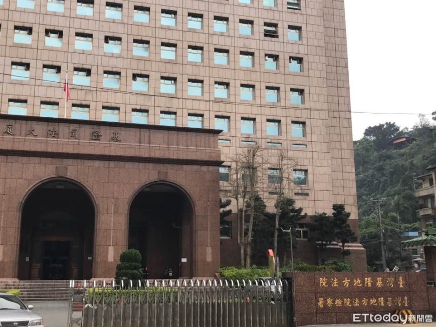 基隆男怒撕社區公告！遭管委會提告拒調解　下場悲劇了