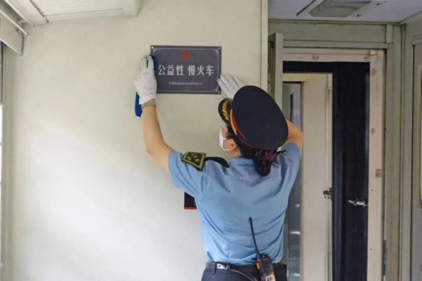 这趟绿皮慢火车开了52年:26.5元从没涨过价