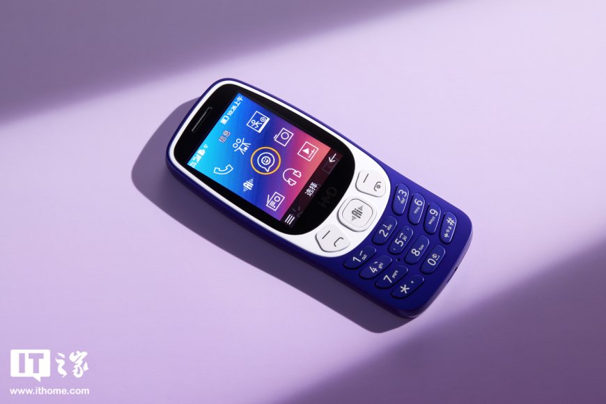 【IT之家开箱】HMD 3210 巴萨版功能机图赏:梦回 1999,内置 Deepseek AI 助手