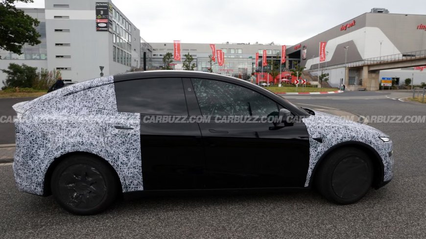 特斯拉 Model Y L 伪装车现身纽伯格林赛道：轴距约 3 米，有望为第三排提供宽裕空间