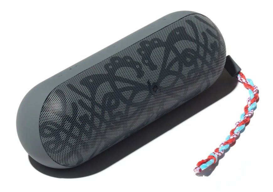 苹果推限量版 Beats Pill 蓝牙音箱：Kiko 灰色涂装、鲜艳编织挂绳