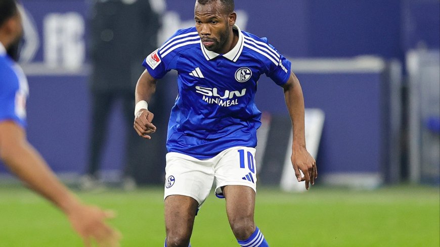 ‘We are very irritated’ – EFL club slammed by Schalke after move for striker falls through twice