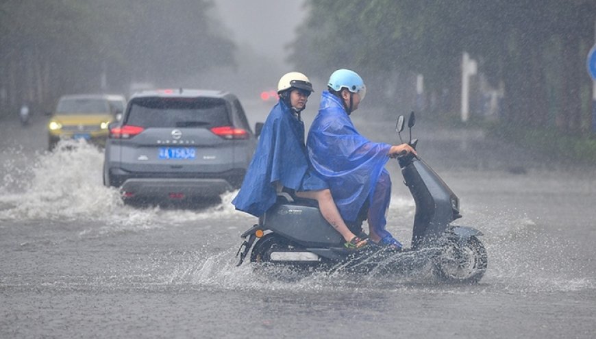 台风“剑鱼”将登陆或擦过海南沿海，三亚全市停工停课