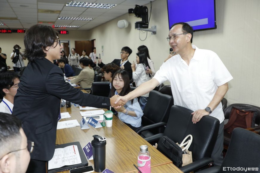 諷民進黨廣告文宣「執政太久老化」　朱立倫：就像以前的國民黨