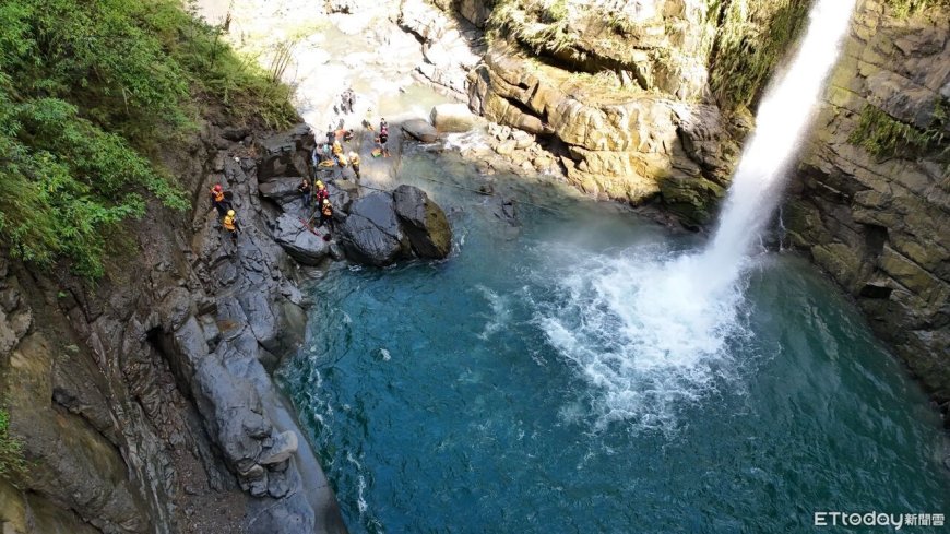 最新搜救畫面曝！19歲男大生「古坑樟湖吊橋」戲水失蹤　衣物留岸邊
