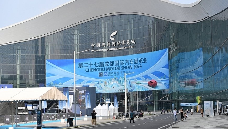 八大豪华品牌集体缺席成都车展，自主品牌热衷“包馆”