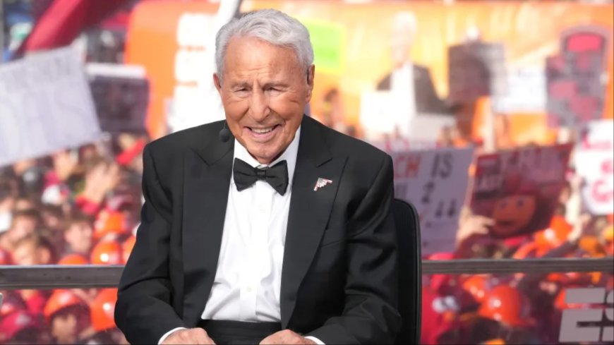 ‘I’m not crying’ – Lee Corso’s final College GameDay draws emotional tributes as ‘insane’ fan goes viral