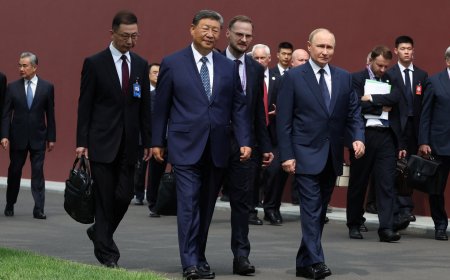 习近平在北京欢迎“老朋友”普京，普京赞扬中俄关系达到“前所未有”水平