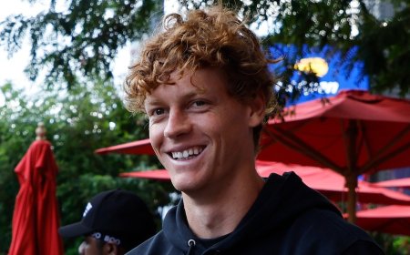 Jannik Sinner Sparks Dating Rumors With Model Thanks to Phone Lock Screen