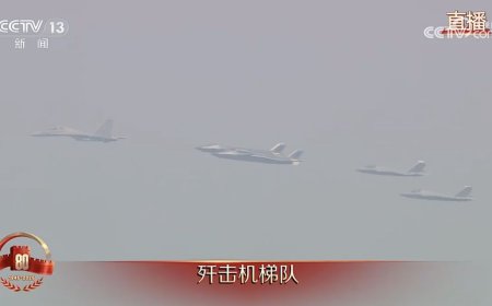 不斷更新／九三閱兵登場　習近平登指揮車檢閱部隊