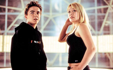Frankie Muniz Recalls Working With Hilary Duff, Amanda Bynes and More