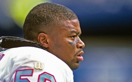 Former NFL player Micheal Barrow arrested after chaotic family altercation at Florida airport