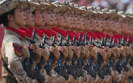 习近平主持北京阅兵展示中国军事实力