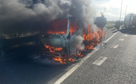 快訊／台南國道小貨車起火！警消抵達「全面燃燒」　現場慘況曝