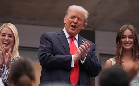 Trump receives mix of applause, boos during US Open appearance
