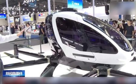 时速 130 公里、续航 25 分钟，轻量化设计 + 自动驾驶“飞行汽车”亮相 2025 世界智能产业博览会