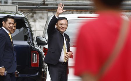 他信回泰国后将于9月9日听取法院裁决，有可能因逃避监禁而入狱