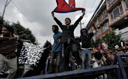 尼泊尔在19人死于反腐败抗议后解除社交媒体禁令