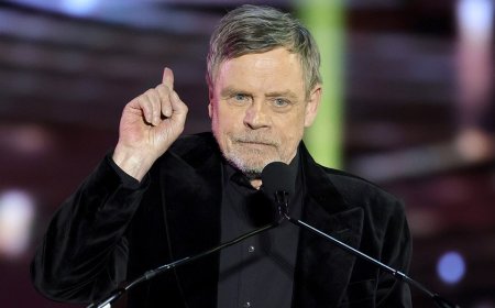 Mark Hamill says he's 'really ashamed' America elected Trump twice