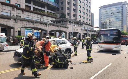 快訊／板橋火車站北2門車禍！公車多元計程車相撞　3人送醫