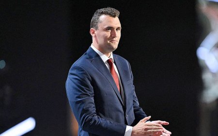 NFL holds moment of silence for Charlie Kirk at Packers-Commanders game after assassination