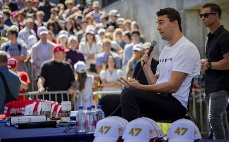 查理·柯克的“人血馒头”，美国两派打算怎么吃？