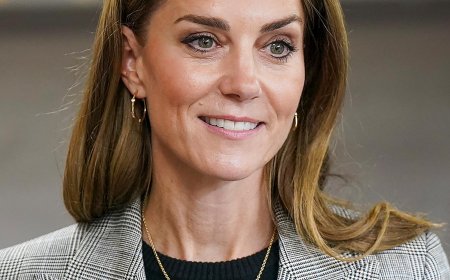 How Kate Middleton Showed Love to 5 Family Members With Her Outfit