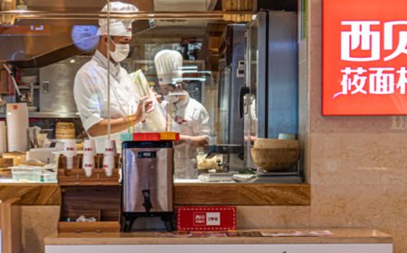 西贝称罗永浩“预制菜”指责不实，于东来发文力挺