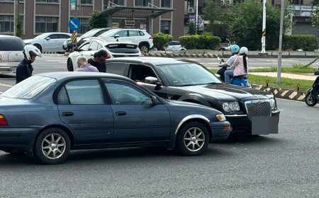 轎車撞千萬賓利？嘉義車禍照引熱議　眼尖網友：是克萊斯勒300C