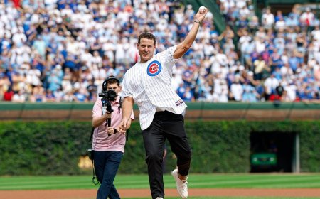 Cubs great Anthony Rizzo drops home run ball in Wrigley Field stands, jokes 'That's why I'm retired'