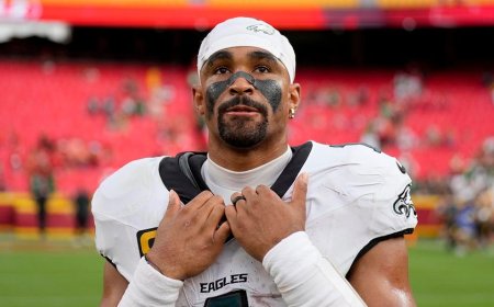 Eagles' Jalen Hurts, Chiefs' Chris Jones trade barbs at end of game