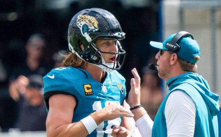 Trevor Lawrence waves off head coach in tense sideline exchange during loss to Bengals