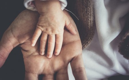 高雄4月嬰僅3.7公斤「頭骨肋骨全斷」　狠父遭續押理由曝