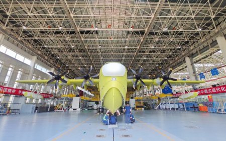 国产自研大型水陆两栖飞机，AG600“鲲龙”批产第三架机总装下线