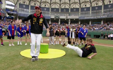 胡瓜與統一獅總教練林岳平球場PK　胡瓜翻車大摔慘敗