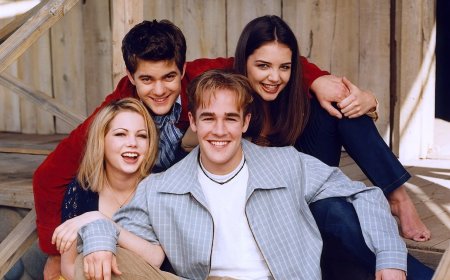 Joshua Jackson and Katie Holmes Hold Hands at Dawson's Creek Reunion