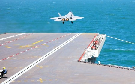 三机弹射震撼亮相，中国航母取得重大突破