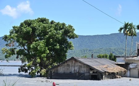 剛過90大壽遇洪水罹難　女兒含淚用雨水洗淨母親